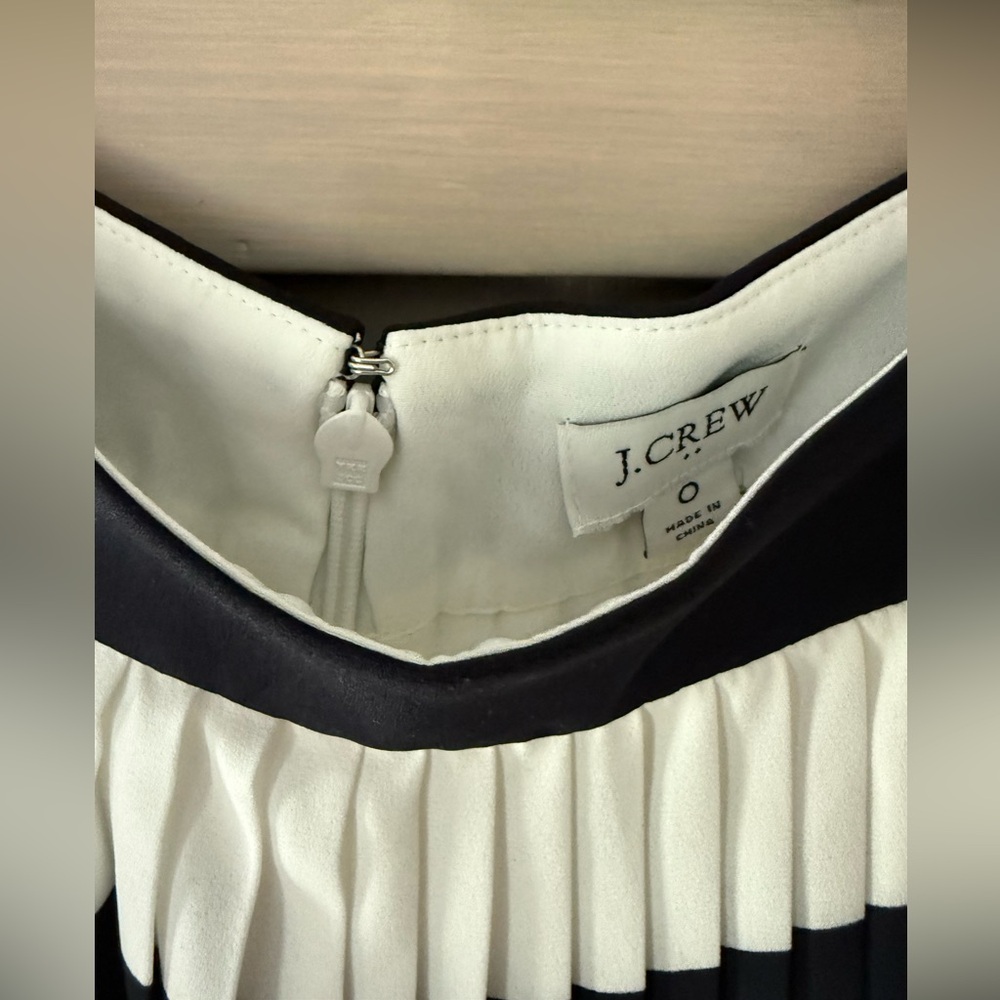 J. Crew Navy and White Striped Pleated Maxi Skirt, beautiful and classy - Picture 5 of 7